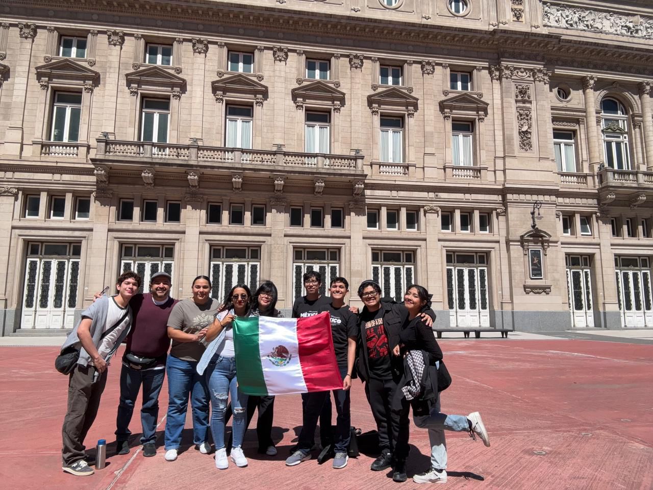 Entrada: JÓVENES FORMADOS EN EL SEMILLERO CREATIVO DE TEATRO EN TECOMÁN REPRESENTAN A MÉXICO EN FESTIVAL INTERNACIONAL EN ARGENTINA